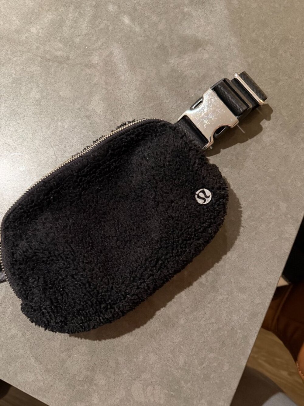 Lululemon Athletica Everywhere Crossbody Bag Black Sherpa